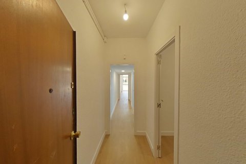 Apartamento de 4 dormitorios en venta en Barcelona, Cataluña, Spain № 6995 - foto 17