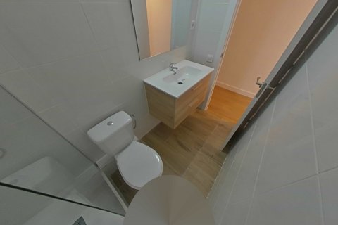 Apartamento de 4 dormitorios en venta en Barcelona, Cataluña, Spain № 6995 - foto 19