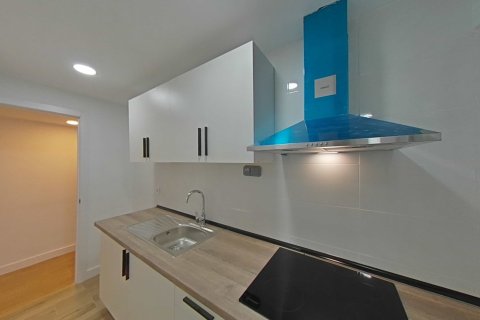 Apartamento de 4 dormitorios en venta en Barcelona, Cataluña, Spain № 6995 - foto 3