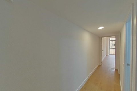 Apartamento de 4 dormitorios en venta en Barcelona, Cataluña, Spain № 6995 - foto 13