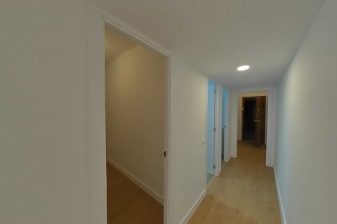 Apartamento de 4 dormitorios en venta en Barcelona, Cataluña, Spain № 6995 - foto 6