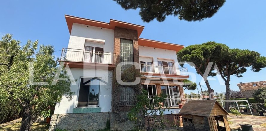 Сasa de 5 dormitorios en venta en Premia De Dalt, Barcelona, Cataluña, Spain № 2082