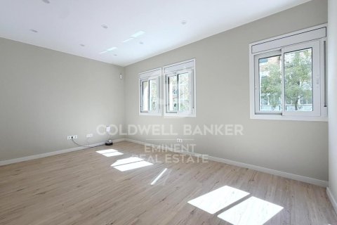 Купить квартиру в Барселона, Испания с 2 спальни, 64м², № 7827 - фото 11