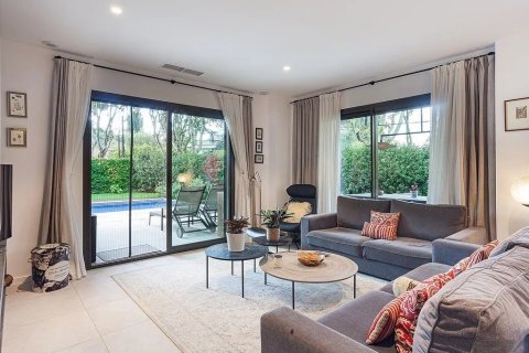 Купить дом в Сан-Кугат-дель-Вальес, Испания с 6 комнат, № 1334 - фото 2