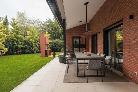 Купить дом в Сан-Кугат-дель-Вальес, Испания с 6 комнат, № 1334 - фото 3