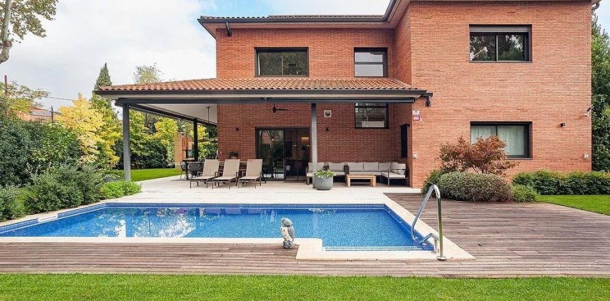 Дом с 5 спальнями в Сан-Кугат-дель-Вальесе, Барселона, Каталония, Испания № 1334