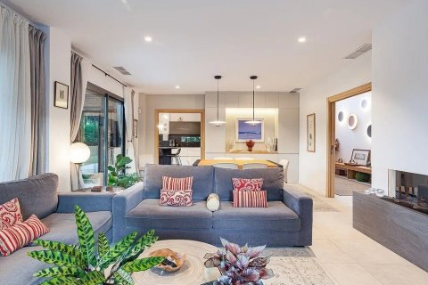 Купить дом в Сан-Кугат-дель-Вальес, Испания с 6 комнат, № 1334 - фото 4