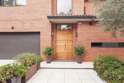 Купить дом в Сан-Кугат-дель-Вальес, Испания с 6 комнат, № 1334 - фото 12