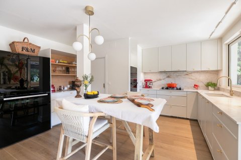 Купить дом в Барселона, Испания с 7 комнат, № 1337 - фото 10