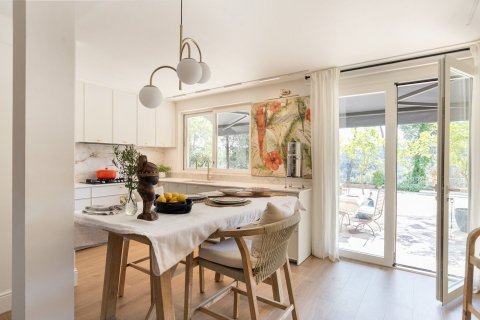 Купить дом в Барселона, Испания с 7 комнат, № 1337 - фото 12