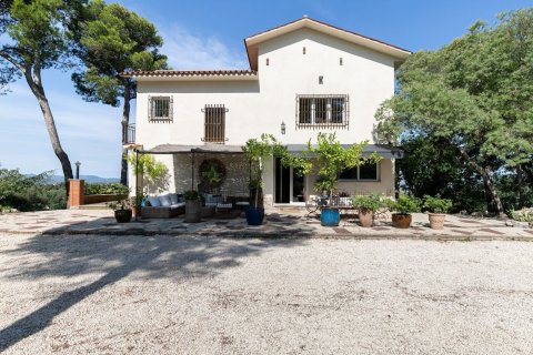 Купить дом в Барселона, Испания с 7 комнат, № 1337 - фото 3