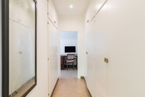 Купить дом в Барселона, Испания с 7 комнат, № 1337 - фото 28