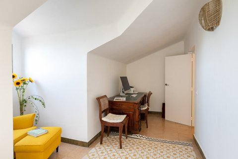 Купить дом в Барселона, Испания с 7 комнат, № 1337 - фото 27