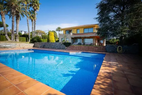 Купить дом в Алелья, Испания с 6 комнат, № 1338 - фото 2