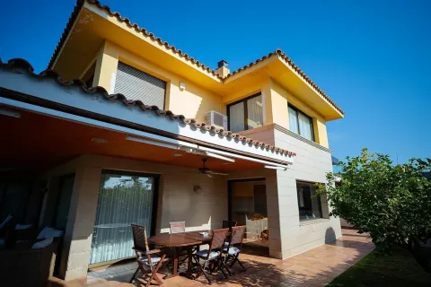 Купить дом в Алелья, Испания с 6 комнат, № 1338 - фото 6