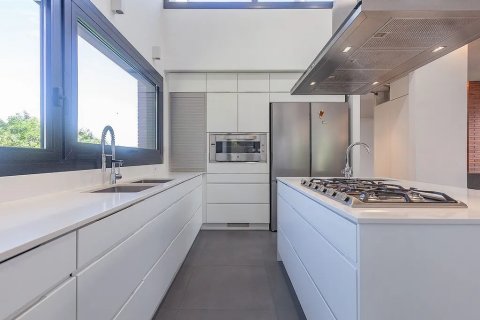 Купить дом в Сан-Кугат-дель-Вальес, Испания с 6 комнат, № 1333 - фото 8