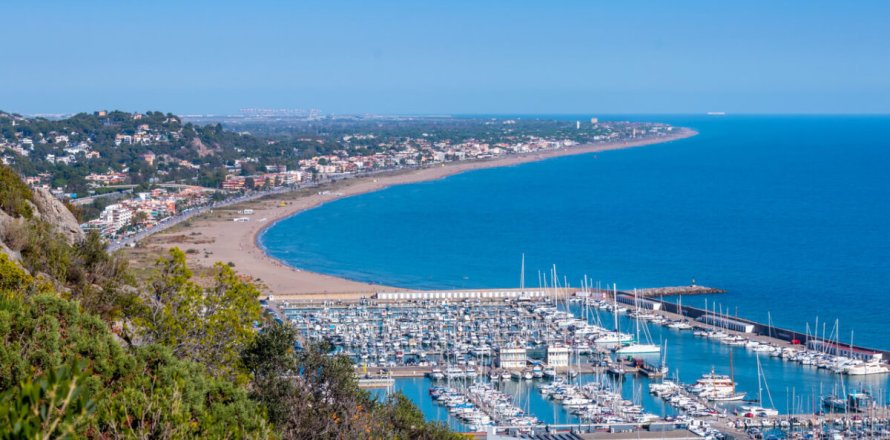 Коммерческая недвижимость 2376м² в Кастельдефельсе, Барселона, Каталония, Испания № 1692