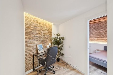 Купить квартиру в Старый город, Барселона, Испания с 2 спальни, 83м², № 2259 - фото 11