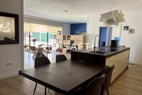 Купить виллу в Кубельес, Испания с 12 комнат, 554м², № 2257 - фото 17