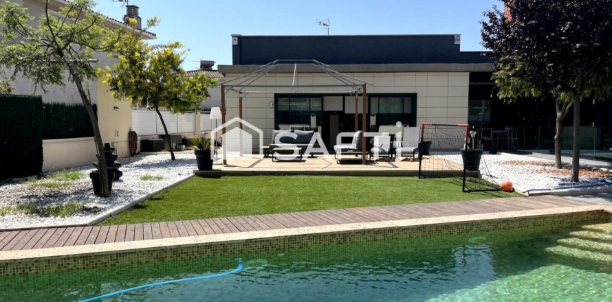 Вилла с 10 спальнями в Кубельесе, Барселона, Каталония, Испания № 2257