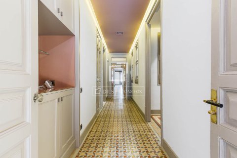 Apartamento de 3 dormitorios en alquiler en Barcelona, Cataluña, Spain № 6808 - foto 23
