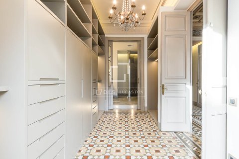 Apartamento de 3 dormitorios en alquiler en Barcelona, Cataluña, Spain № 6808 - foto 13