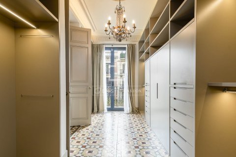 Apartamento de 3 dormitorios en alquiler en Barcelona, Cataluña, Spain № 6808 - foto 12