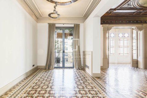Apartamento de 3 dormitorios en alquiler en Barcelona, Cataluña, Spain № 6808 - foto 28