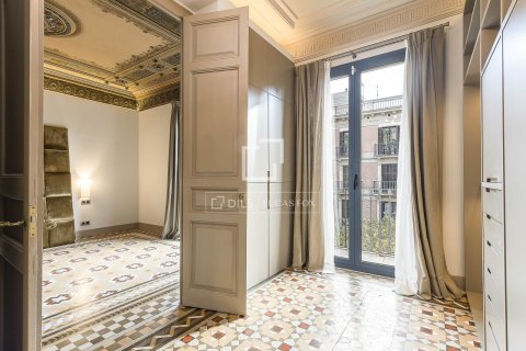 Apartamento de 3 dormitorios en alquiler en Barcelona, Cataluña, Spain № 6808 - foto 11