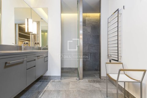 Apartamento de 3 dormitorios en alquiler en Barcelona, Cataluña, Spain № 6808 - foto 21