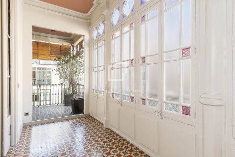 Apartamento de 3 dormitorios en alquiler en Barcelona, Cataluña, Spain № 6808 - foto 8