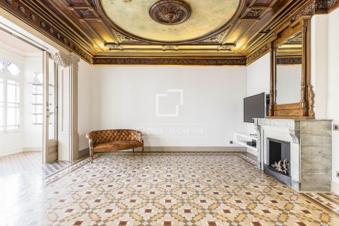Apartamento de 3 dormitorios en alquiler en Barcelona, Cataluña, Spain № 6808