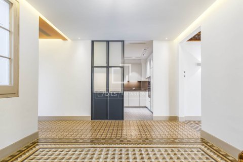 Apartamento de 3 dormitorios en alquiler en Barcelona, Cataluña, Spain № 6808 - foto 2