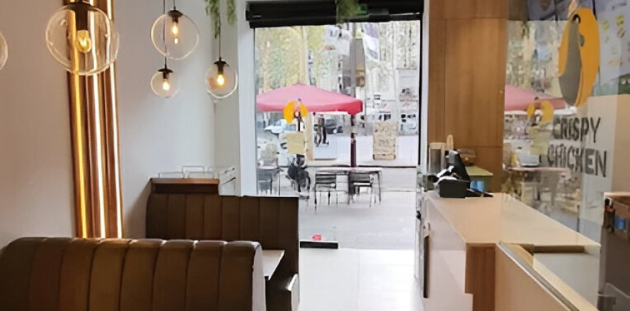 135 m² commercial property à vendre à Barcelona, Catalonia, Spain № 1675