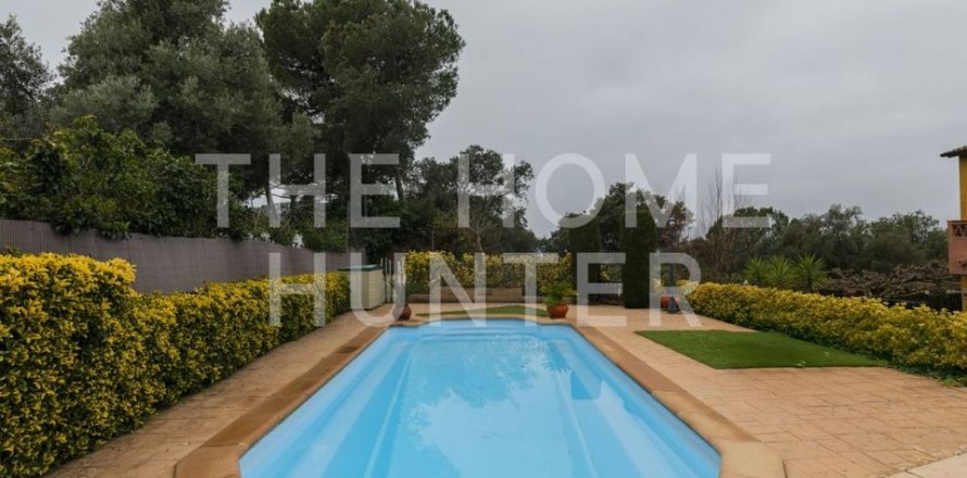 Вилла с 4 спальнями в Досриусе, Барселона, Каталония, Испания № 2264