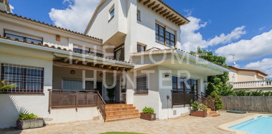 Дом с 7 спальнями в Сан-Андреу-де-Льяванересе, Барселона, Каталония, Испания № 2265