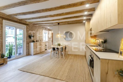 Квартира с 3 спальнями в Сантс-Монтжуике, Барселона, Каталония, Испания № 2267