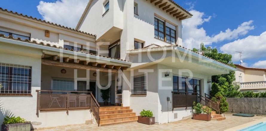 Вилла с 7 спальнями в Сан-Андреу-де-Льяванересе, Барселона, Каталония, Испания № 2263