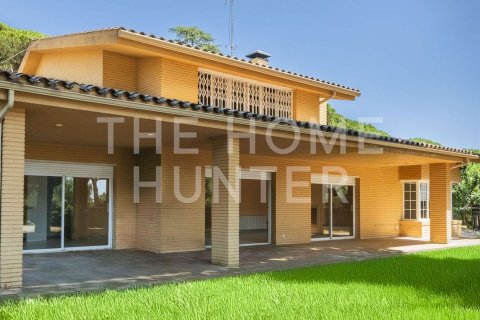 Вилла с 5 спальнями в Сан-Андреу-де-Льяванересе, Барселона, Каталония, Испания № 2266