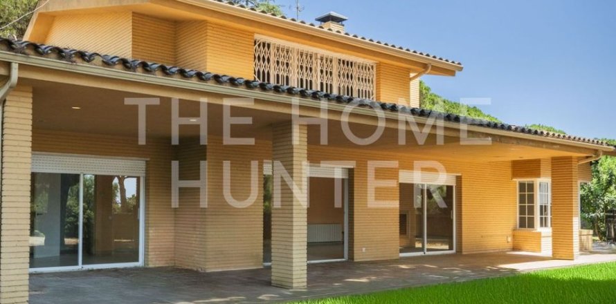 Вилла с 5 спальнями в Сан-Андреу-де-Льяванересе, Барселона, Каталония, Испания № 2266