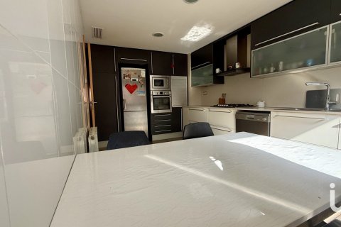 Купить дом в Сан-Андреу-де-Льяванерес, Испания с 4 спальни, 200м², № 4912 - фото 4