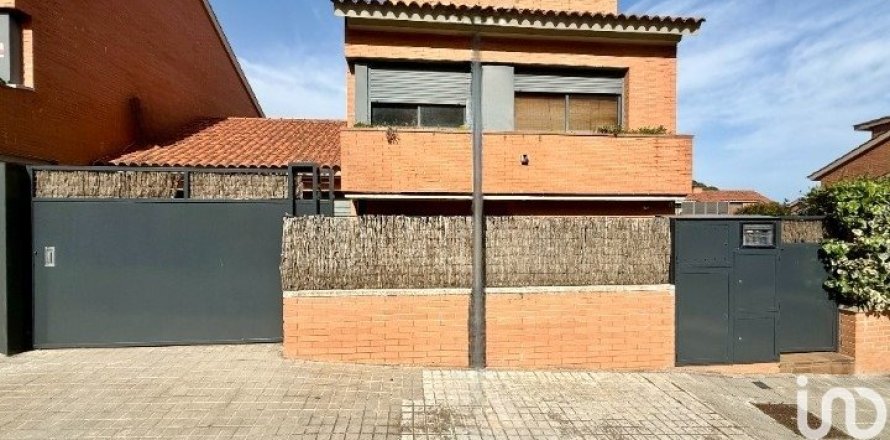 Дом с 4 спальнями в Сан-Андреу-де-Льяванересе, Барселона, Каталония, Испания № 4912