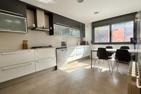 Купить дом в Сан-Андреу-де-Льяванерес, Испания с 4 спальни, 200м², № 4912 - фото 5