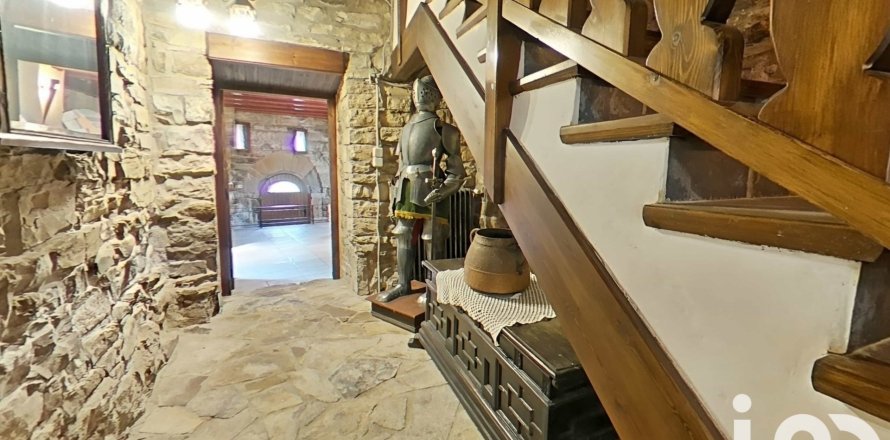 6 bedrooms castles for sale in Lleida, Catalonia, Spain № 4909