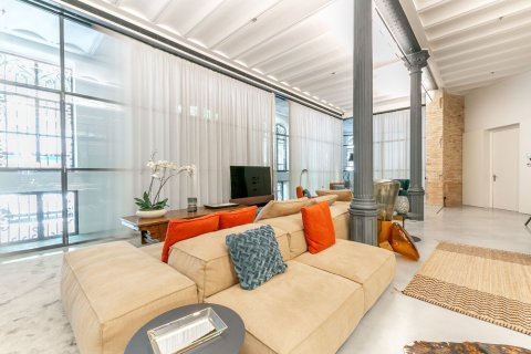 Снять в аренду квартиру в Барселона, Испания с 3 комнаты, № 1568 - фото 4