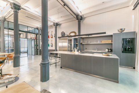 Снять в аренду квартиру в Барселона, Испания с 3 комнаты, № 1568 - фото 3