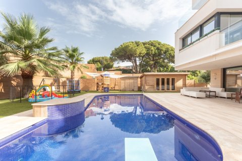 Снять в аренду дом в Барселона, Испания с 8 комнат, № 1569 - фото 2