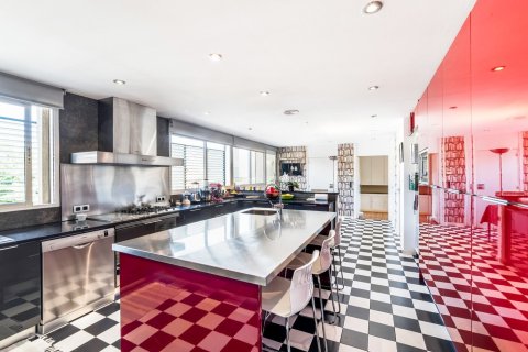 Снять в аренду квартиру в Барселона, Испания с 6 комнат, № 1566 - фото 10