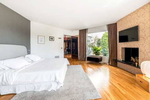 Снять в аренду квартиру в Барселона, Испания с 6 комнат, № 1566 - фото 4