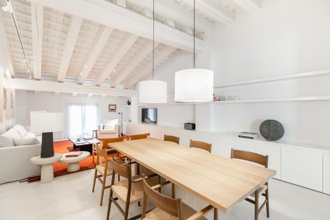 Снять в аренду квартиру в Барселона, Испания с 4 комнаты, № 1564 - фото 4